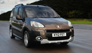 Peugeot Partner Tepee front tracking