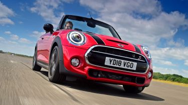 MINI Convertible - front action