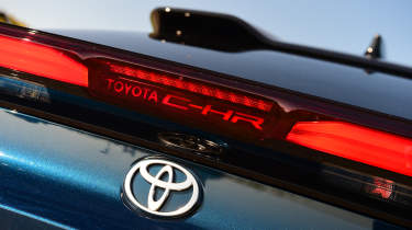 Toyota C-HR Excel - tail light bar