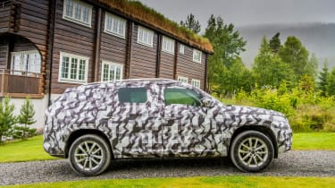 Skoda Kodiaq disguised - side