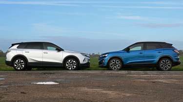 Vauxhall Grandland and Renault Austral - side 