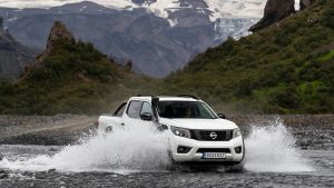 Nissan%20Navara%20AT32-2.jpg