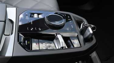 BMW iX - centre console
