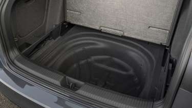 Volkswagen Golf Estate Life - boot storage