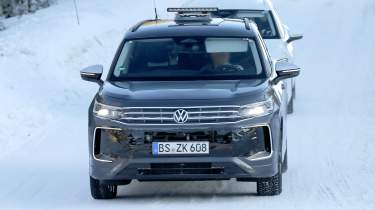 Volkswagen Tayron testing in snow - front