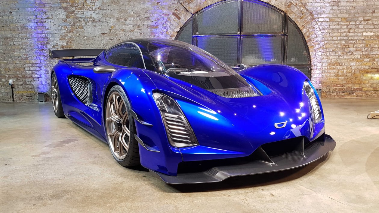 https://media.autoexpress.co.uk/image/private/s--0QpU9Hhp--/f_auto,t_content-image-full-desktop@1/v1583925179/autoexpress/2020/03/Czinger%20hypercar%20revealed-3.jpg