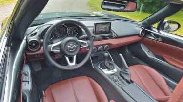 Mazda MX-5 RF - interior