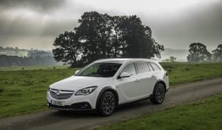 Vauxhall Insignia Country Tourer front static