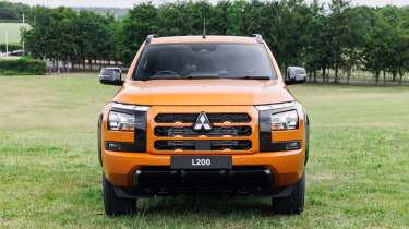 Mitsubishi L200 - full front