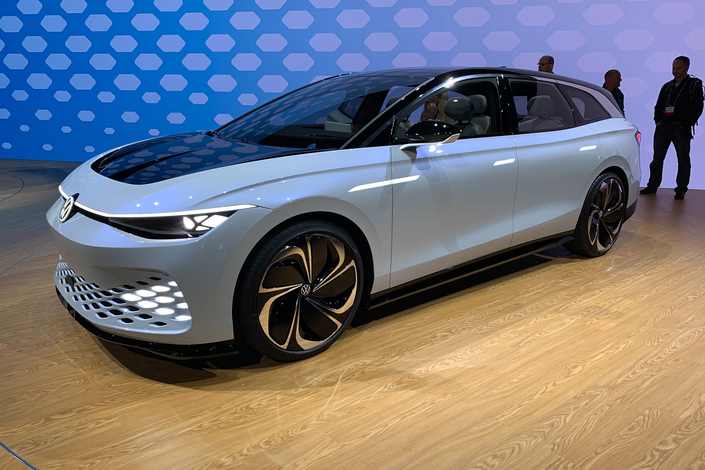 New Volkswagen ID Space Vizzion Concept Revealed With 367 Mile Range