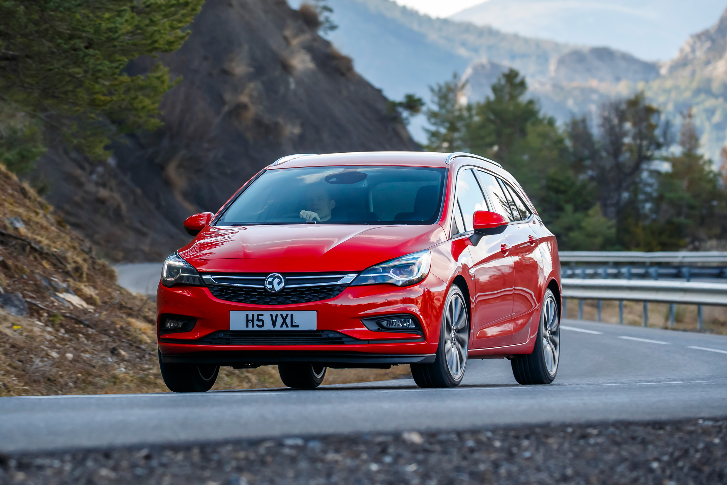 Vauxhall Astra Sports Tourer Review | Auto Express