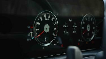 Ford Mustang GT - &#039;Classic&#039; dials 