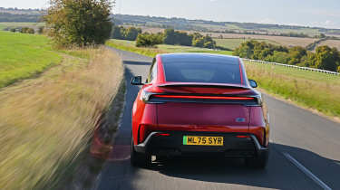 Tesla Model Y Performance 2025 - rear tracking