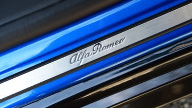Alfa Romeo Stelvio - door sills