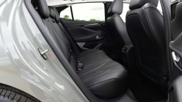 DS 4 E-Tense - rear seats