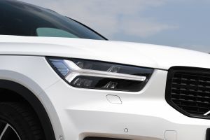 Volvo XC40 - front lights