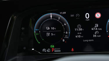Volkswagen California eHybrid - driver's display