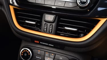 Ford Fiesta Active - centre console
