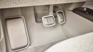 Volkswagen ID. Cross Concept - pedals