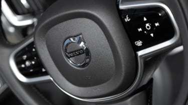 Volvo V90 Cross Country - steering wheel