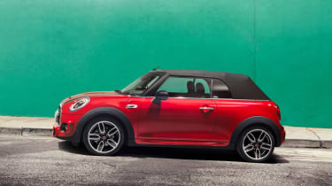 MINI Convertible 2016 - roof up