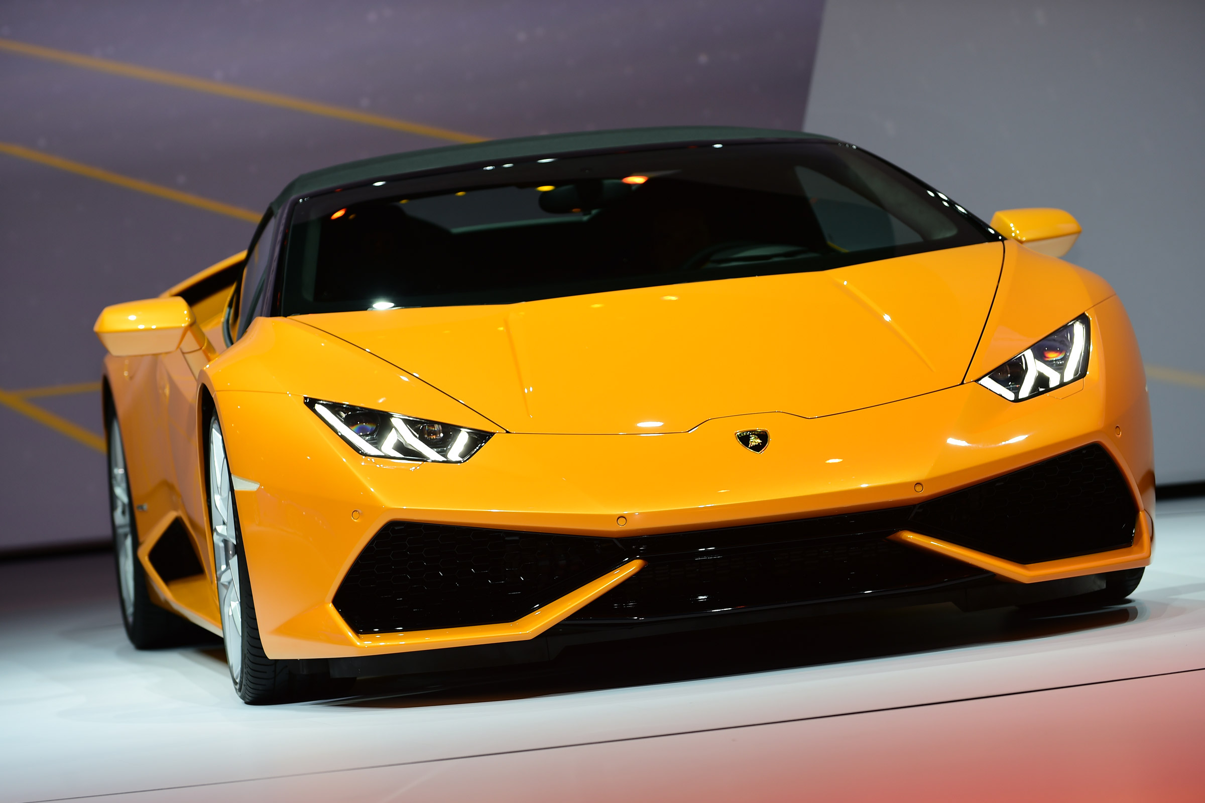 Lamborghini Huracan Spyder Is A Hardcore 201mph Hair Dryer