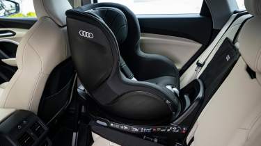 Audi Q5 - child car seat