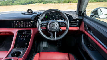 Porsche Taycan Turbo S - dashboard