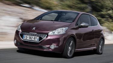 Peugeot 208 XY front tracking