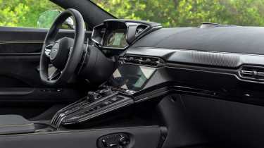 Aston Martin Vantage - cabin