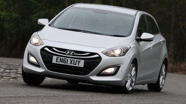 Hyundai i30 1.6 CRDi Style Nav front cornering