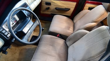 Renault 5 GTL - seats