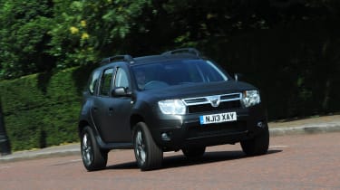 Dacia Duster Black front tracking