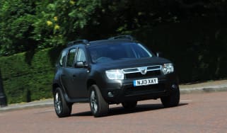 Dacia Duster Black front tracking