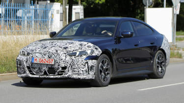 Facelifted BMW i4 - front tracking 