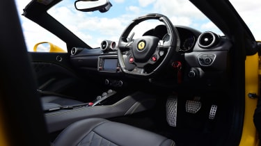 Ferrari California T Handling Speciale - interior