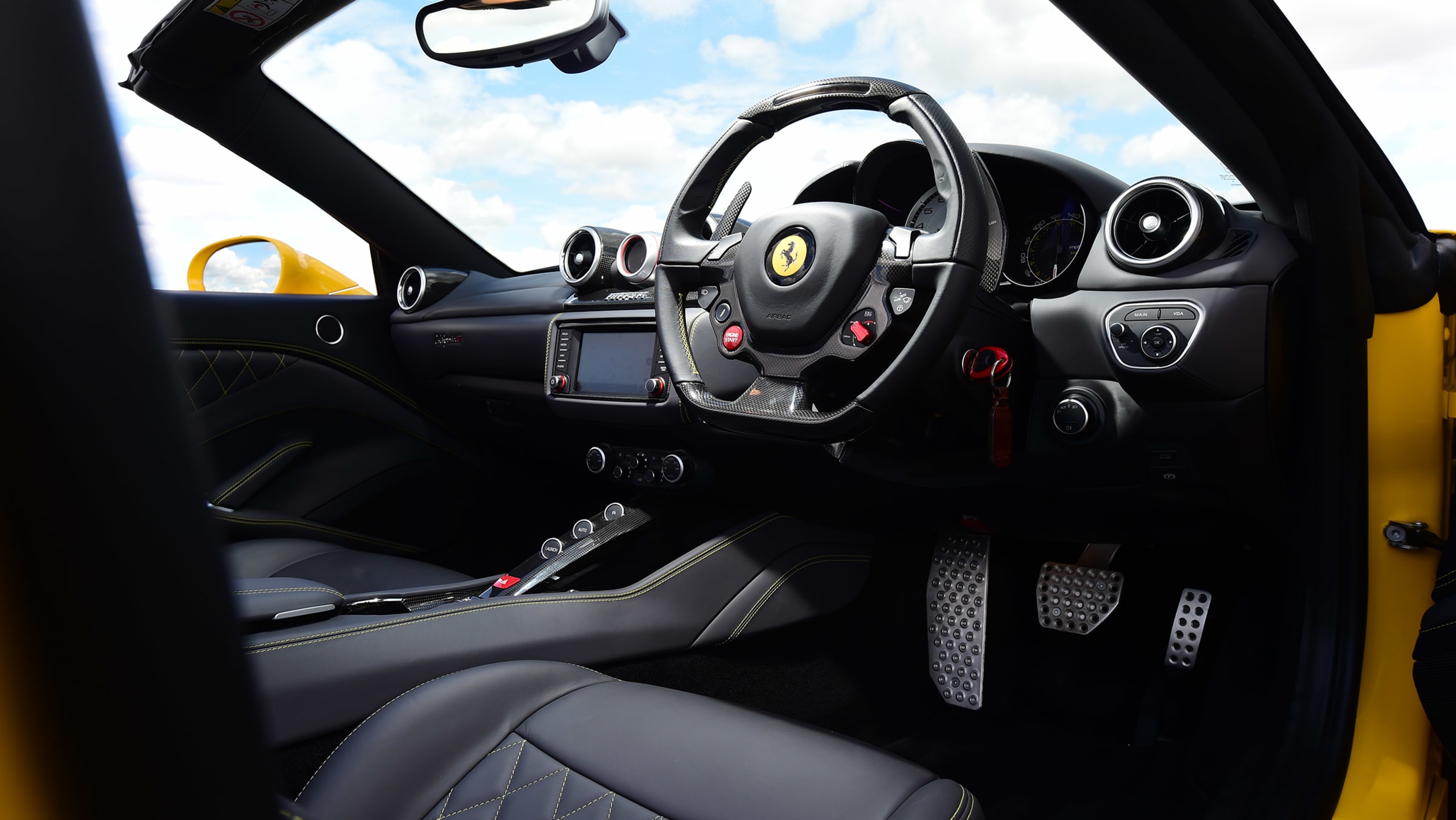 Ferrari California T Handling Speciale 2016 review - pictures | Auto Express
