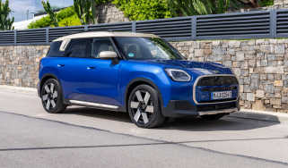 Mini Countryman E - front 3/4