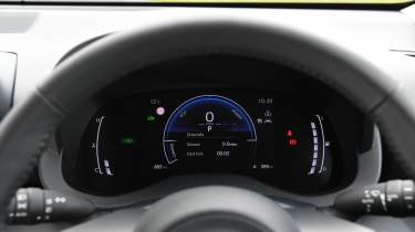 Toyota Yaris vs Renault Clio E-Tech - Toyota Yaris digital instrument cluster 