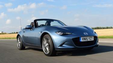 Three-car garage - Mazda MX-5 front tracking