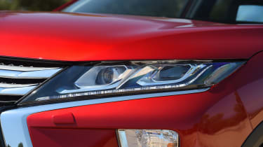 Mitsubishi Eclipse Cross - front light
