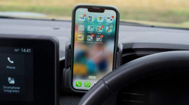 Dacia Jogger - phone holder