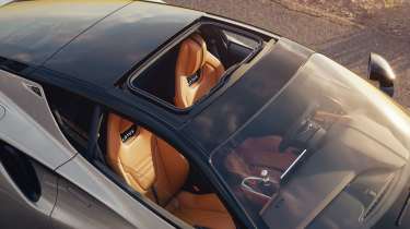 Lotus Emira 420 Sport - roof