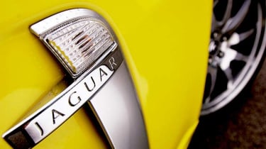 Jaguar XKR logo