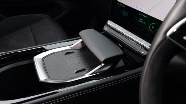 Renault Austral - wireless charging pad