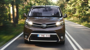Toyota Proace Verso 2016 - front tracking 2