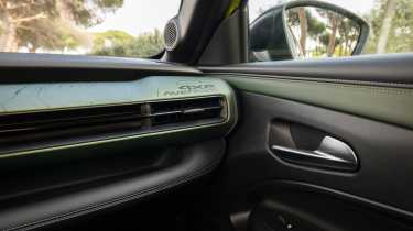 Jeep Avenger 4xe - trim