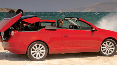 VW Eos folding roof