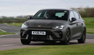 Cupra Leon - front cornering