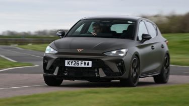 Cupra Leon - front cornering